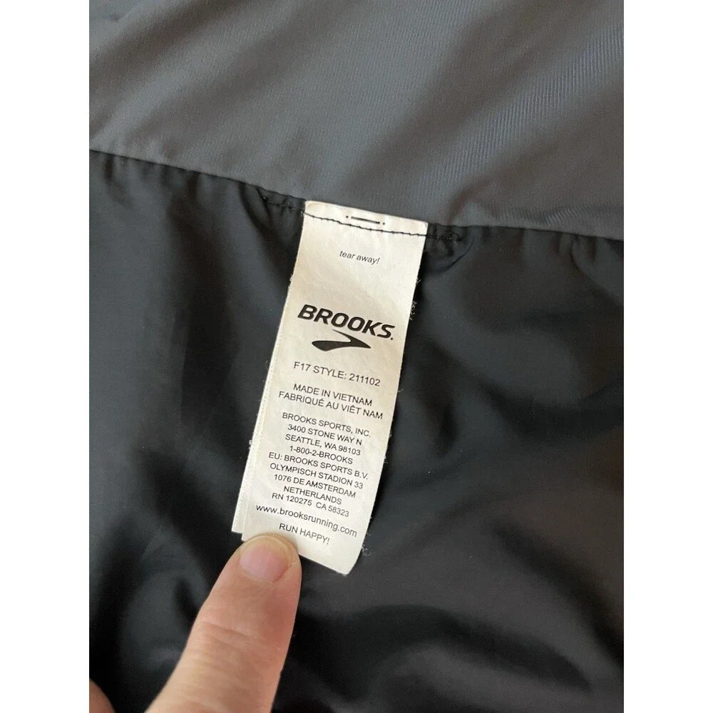 Brooks Running Vest Men’s Medium Black Full Zip Lightweight Insulated Athletic